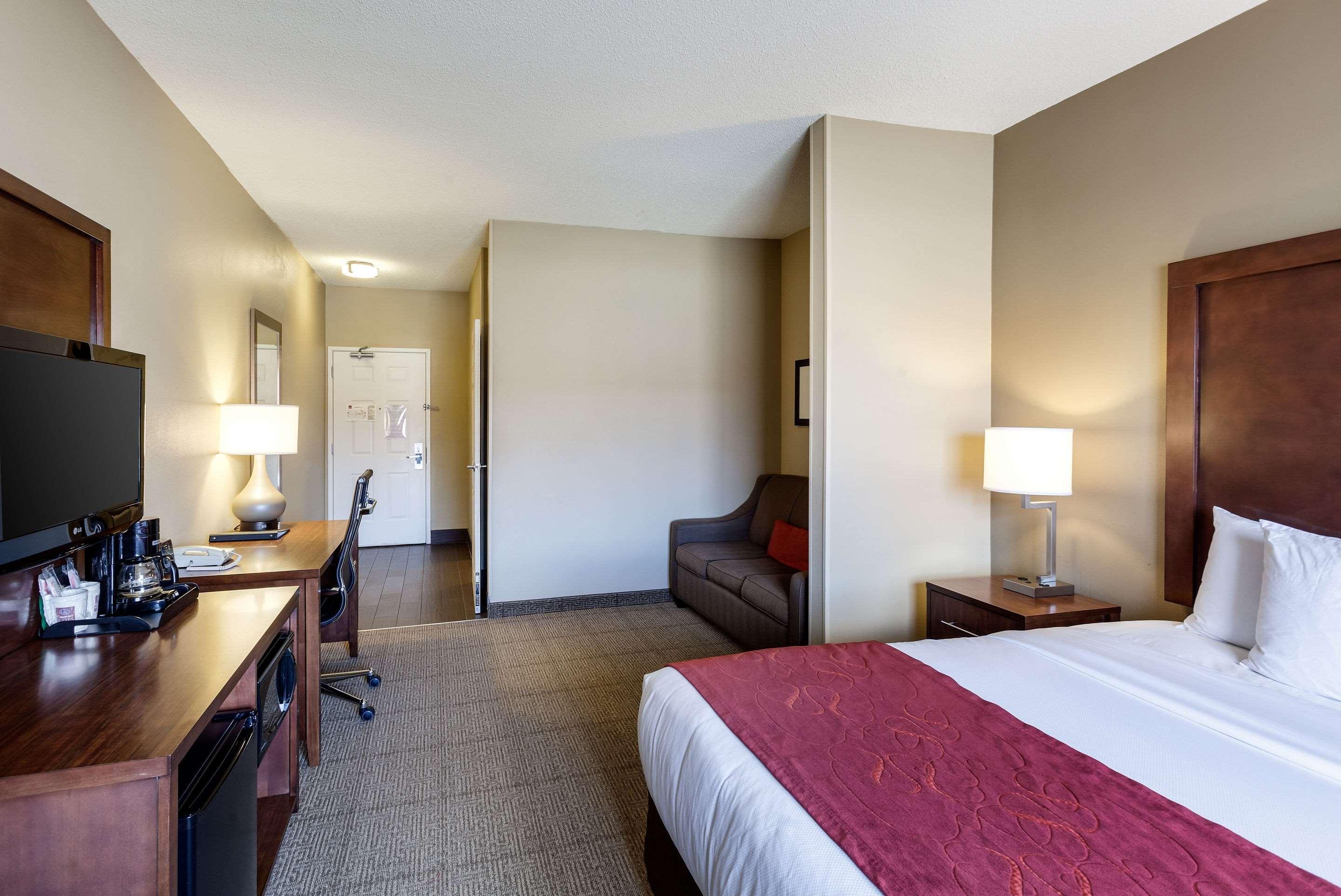 Comfort Suites University Lincoln Exterior photo