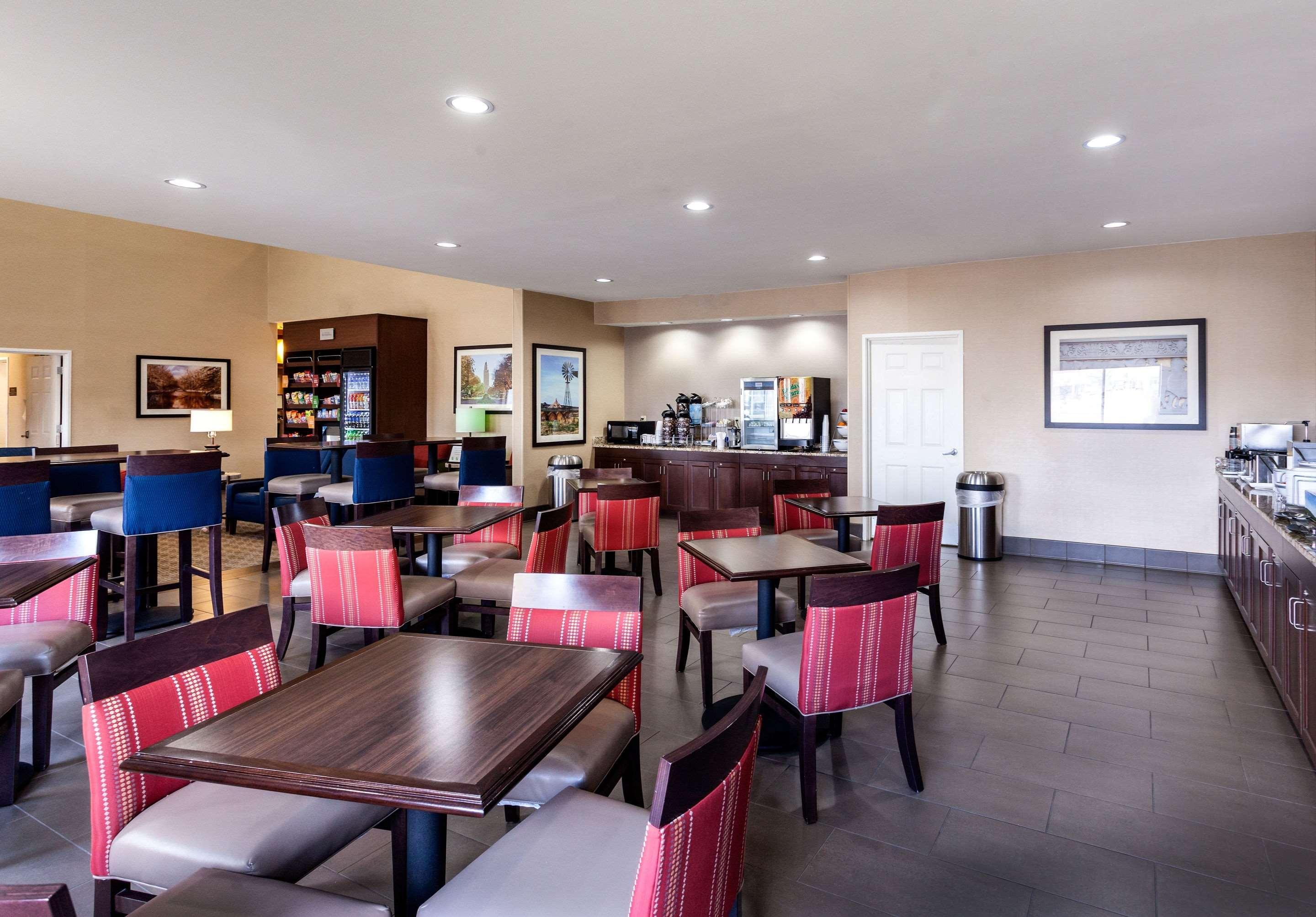 Comfort Suites University Lincoln Exterior photo