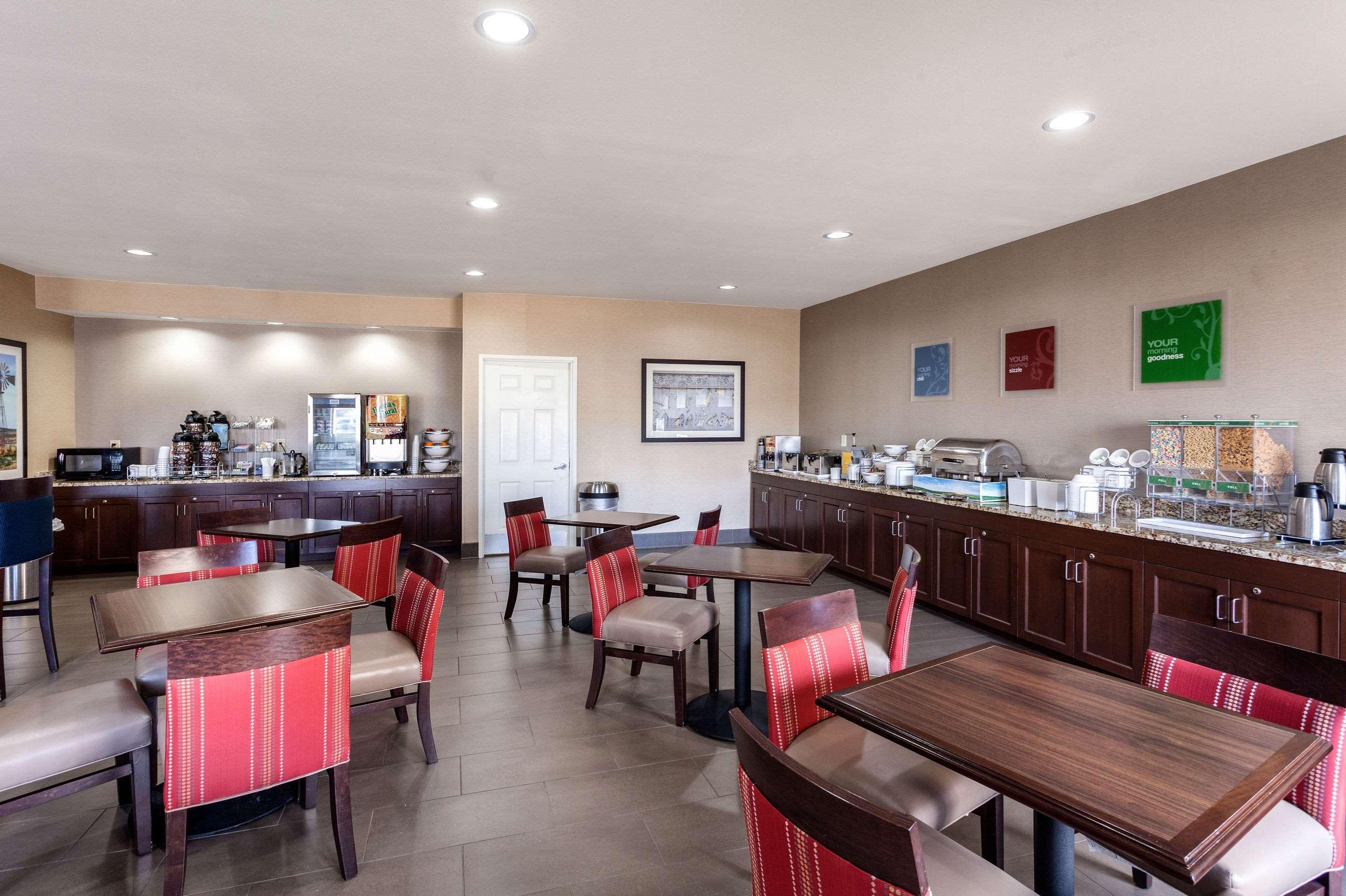 Comfort Suites University Lincoln Exterior photo
