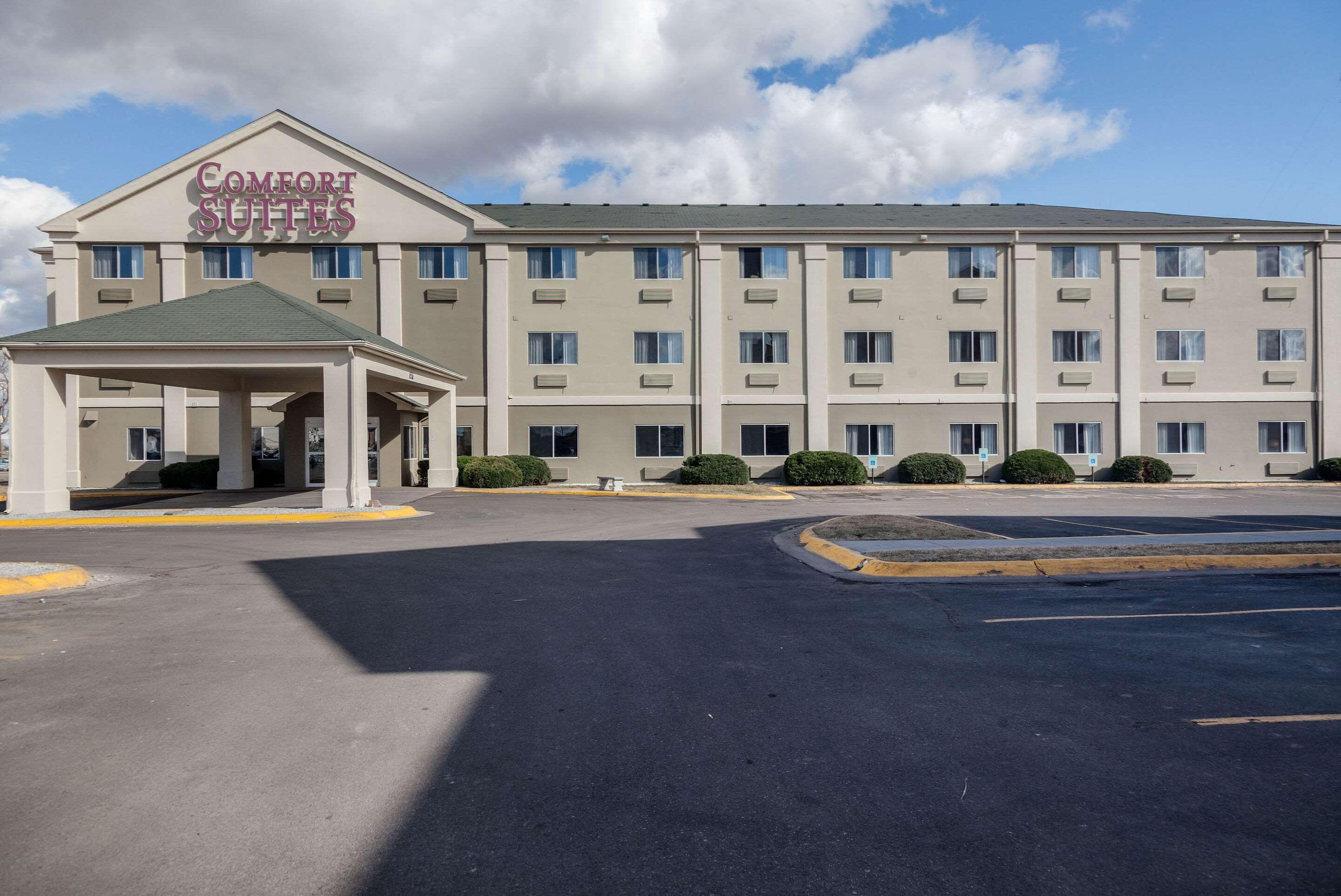 Comfort Suites University Lincoln Exterior photo