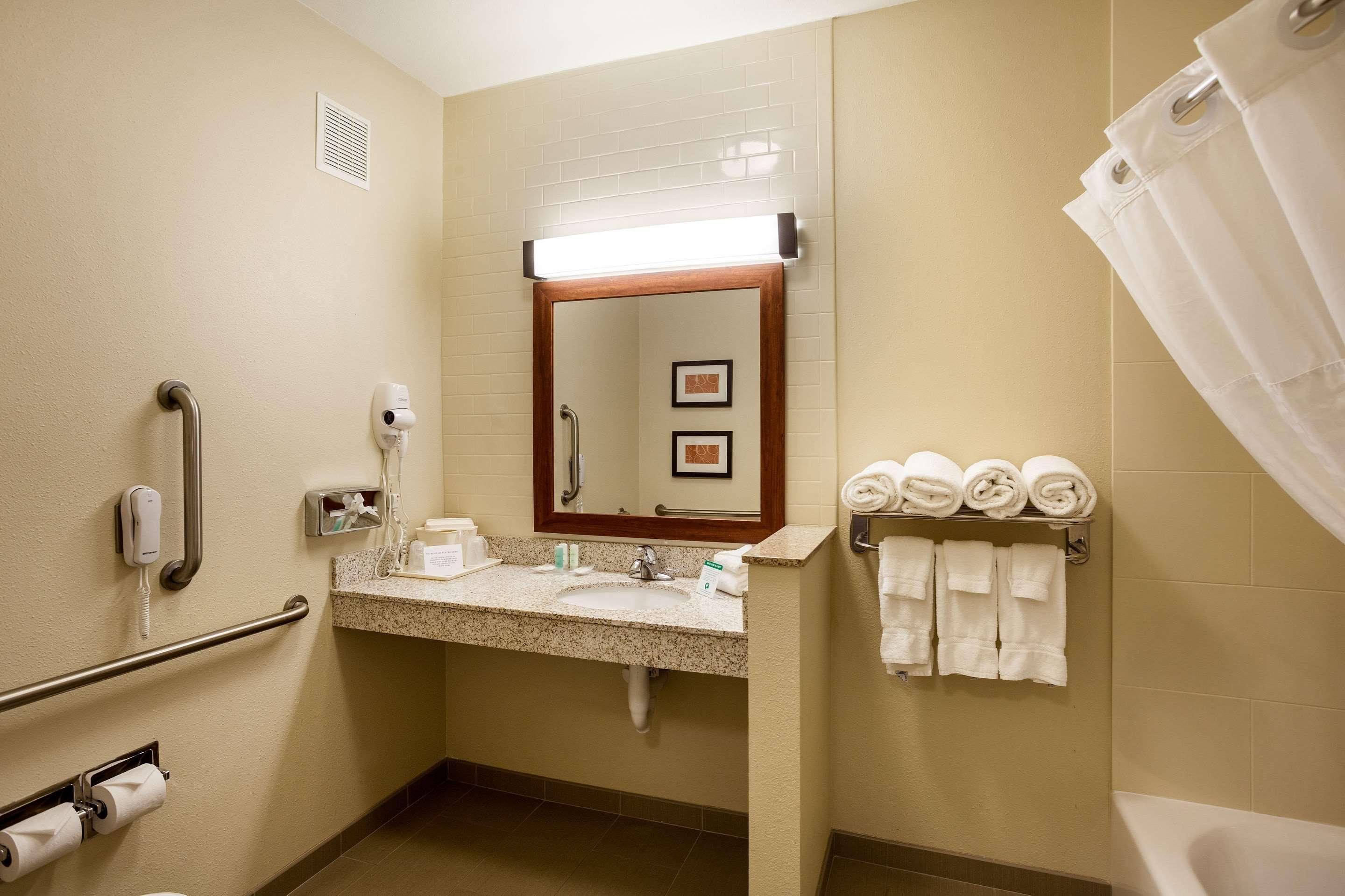 Comfort Suites University Lincoln Exterior photo