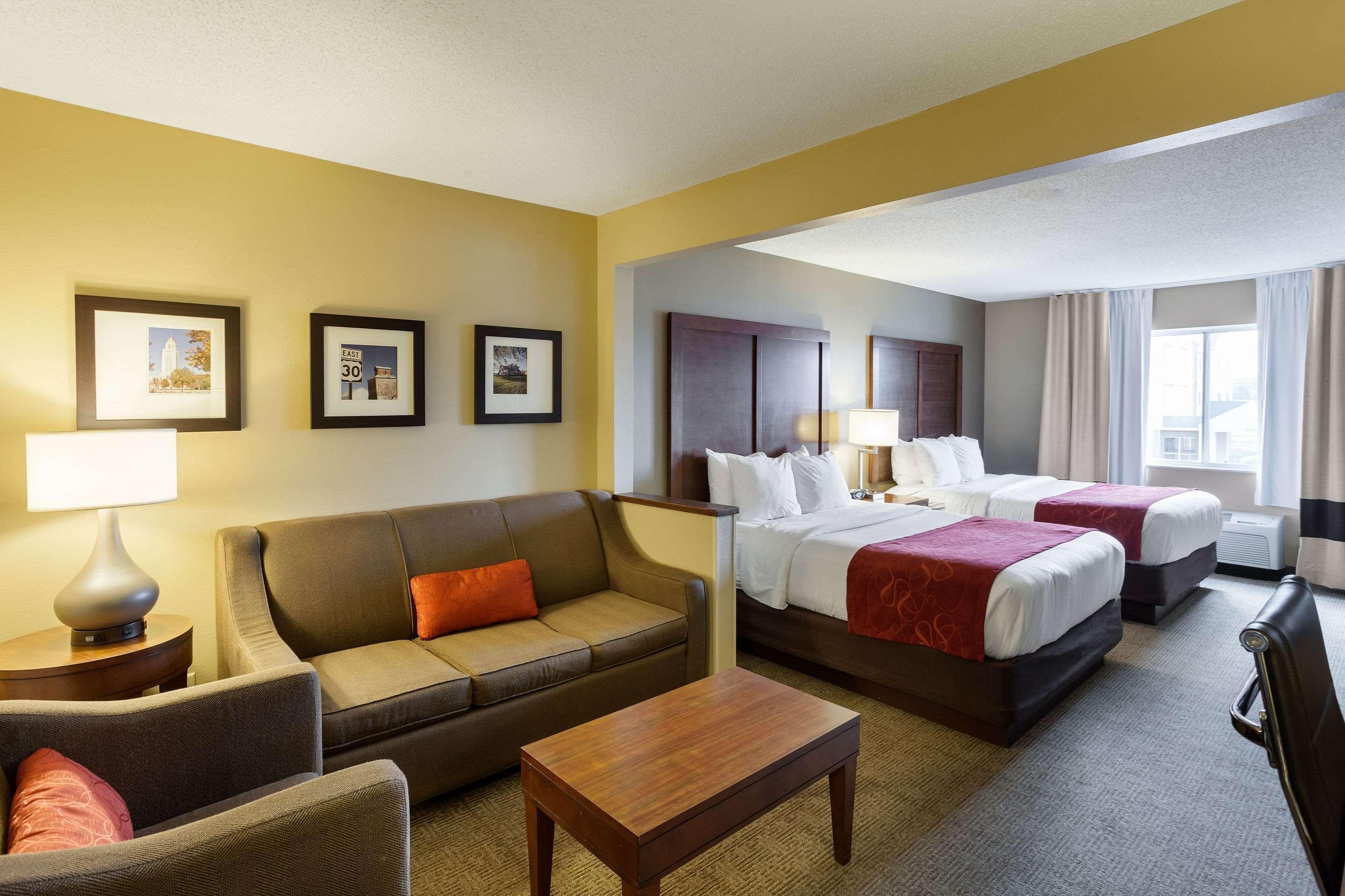 Comfort Suites University Lincoln Exterior photo