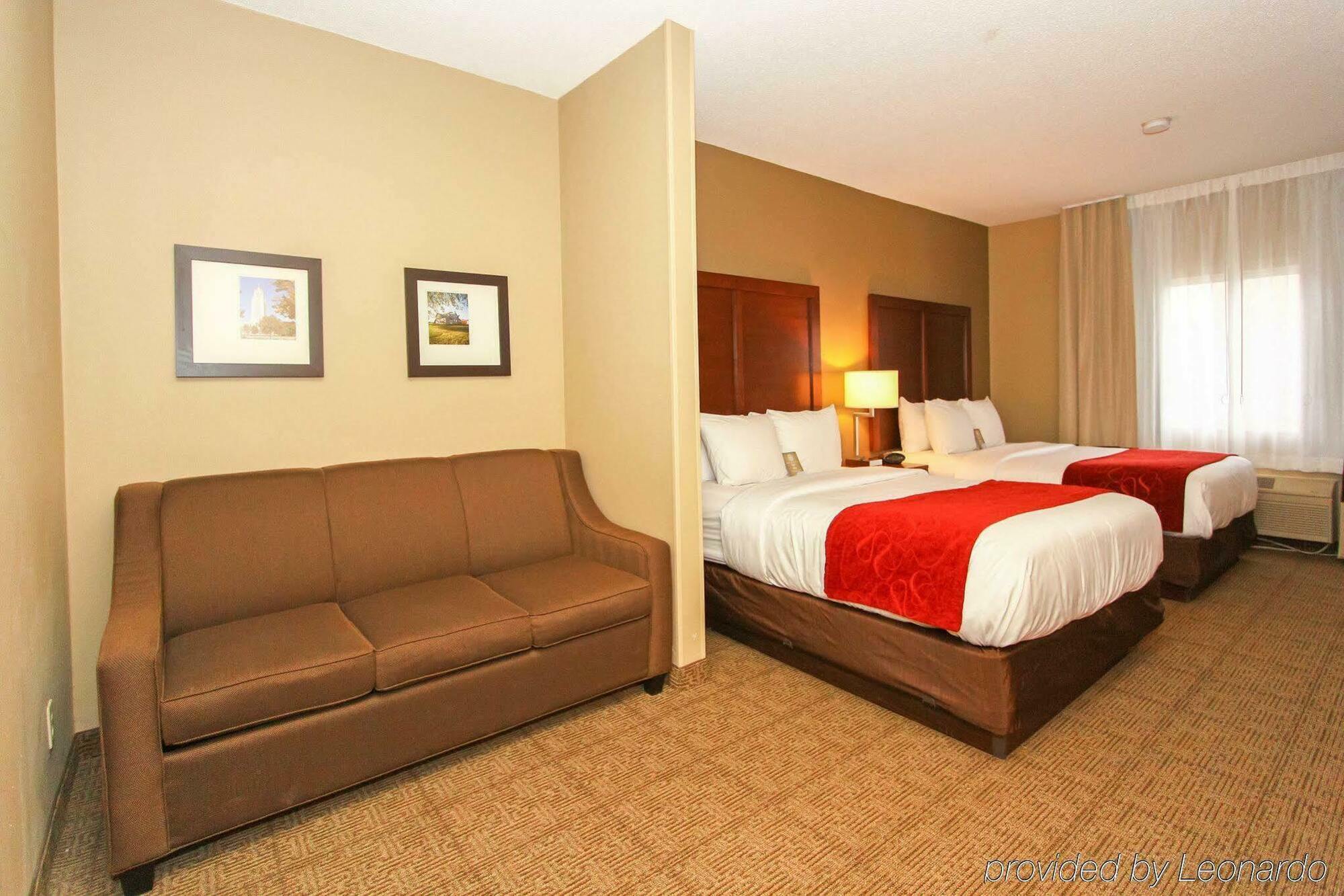 Comfort Suites University Lincoln Exterior photo